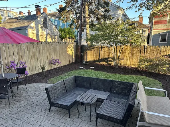 27 Young St #2, Newport, RI 02840
