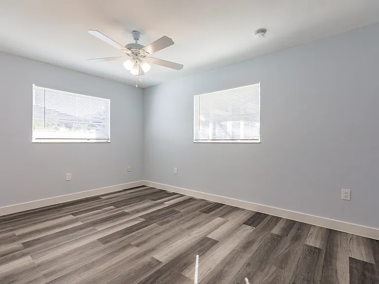 11065 Waterford Ave — Photo 14
