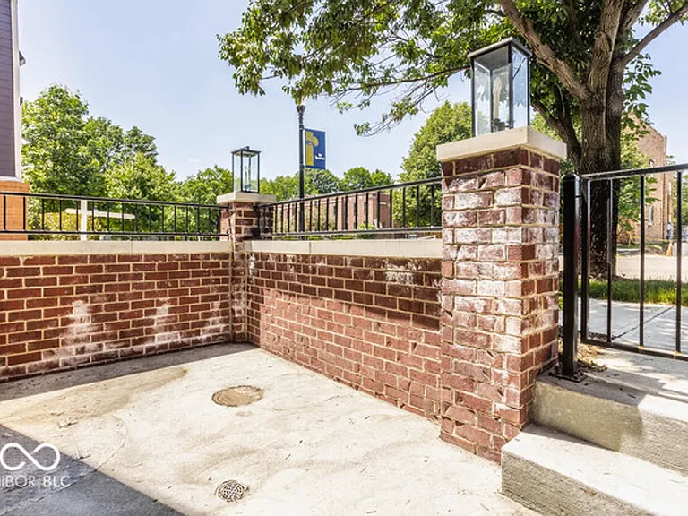 1561 N College Ave — Photo 18