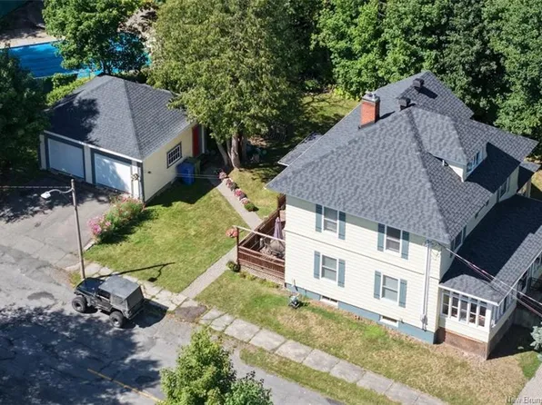 12 Matheson Ave, Edmundston, NB E3V 2A1