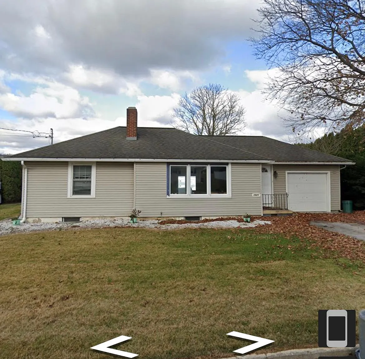 1021 E Maple St — Photo 2