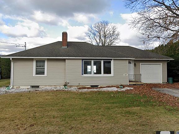 2nd image of 1021 E Maple St