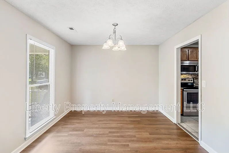 3 bed, 2.0 bath, 1340 sqft, $1,700 — Photo 3