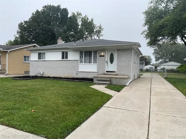23730 Lakewood St, Saint Clair Shores, MI 48082