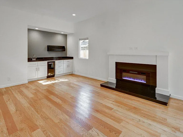 207 Valencia Dr — Photo 13