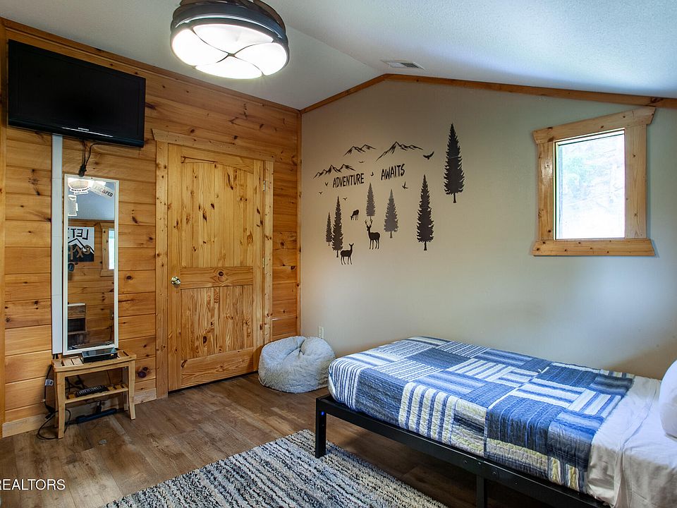 25th image of 920 Falcon View Way