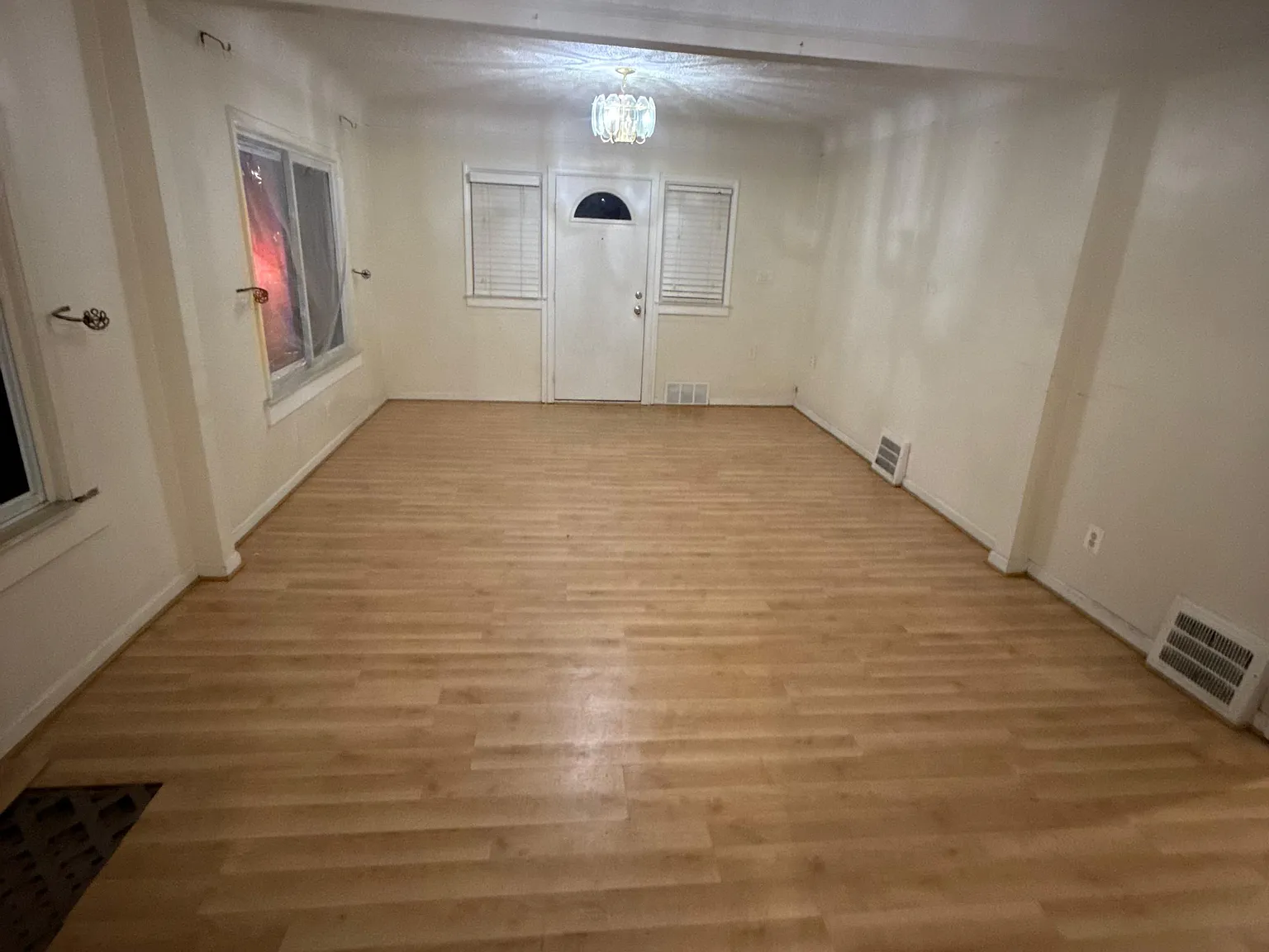 4 bed, 1.5 bath, 1152 sqft, $1,800 — Photo 3