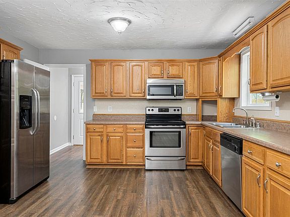 5th image of 107 Parker Ln