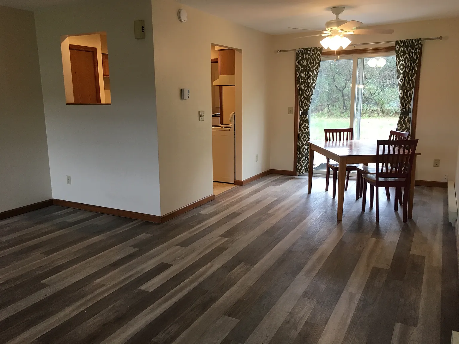 2 bed, 1.5 bath, 1100 sqft, $1,600 — Photo 3