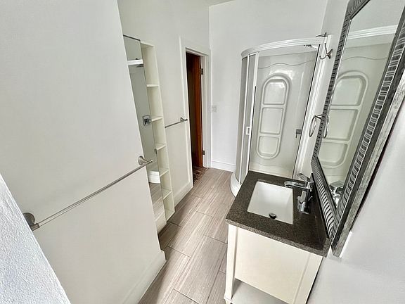5th image of 14 Westminster Ave APT 5
