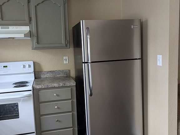 3rd image of 1826 NE Knollbrook Pl