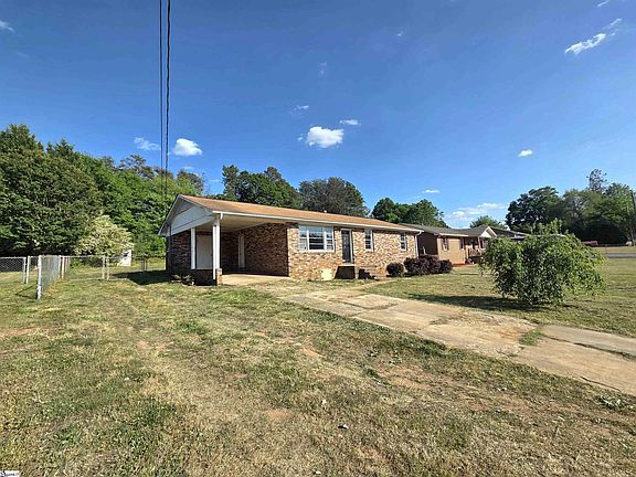 3rd image of 484 Barnwell Rd