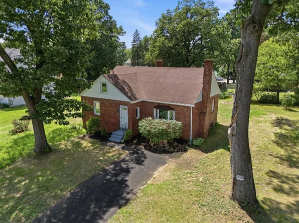 78 Wollaston St, Springfield, MA 01119