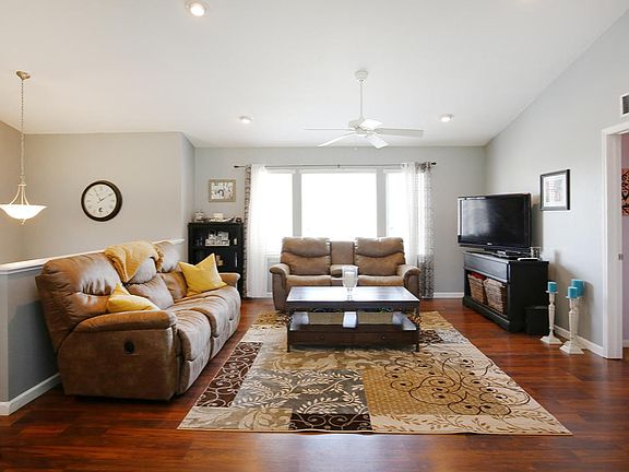 3rd image of 7419 Black Pine Dr