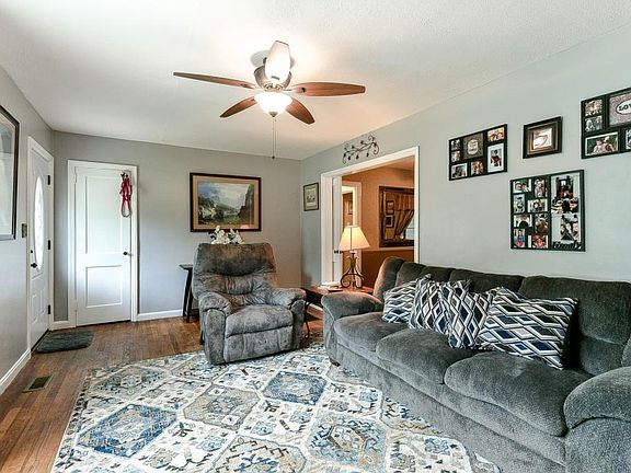 3rd image of 1801 Crestridge Dr