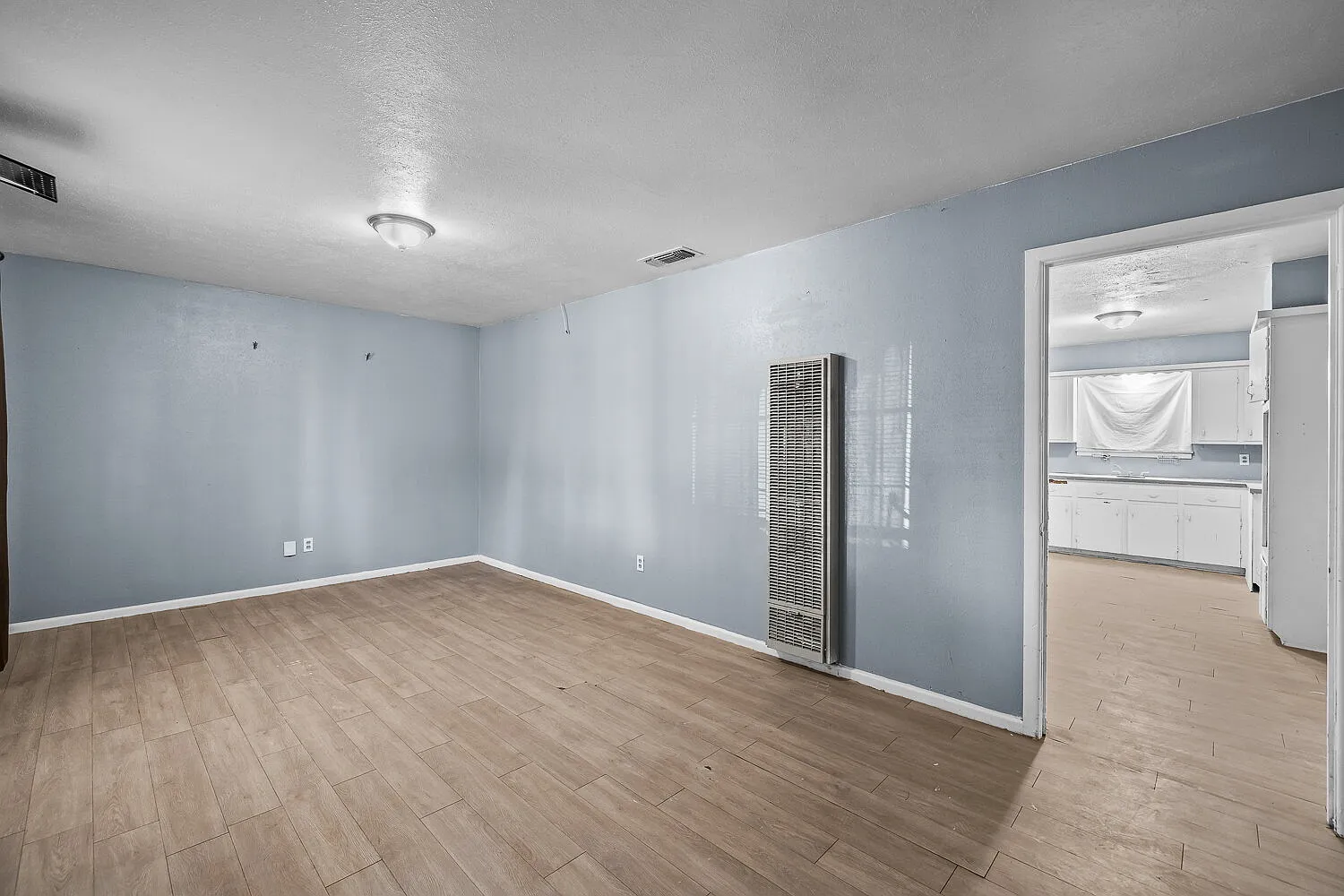 3 bed, 2.0 bath, 1694 sqft, $950 — Photo 4