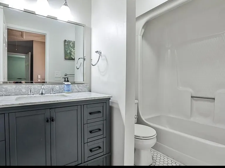 Colonial Dr — Photo 16