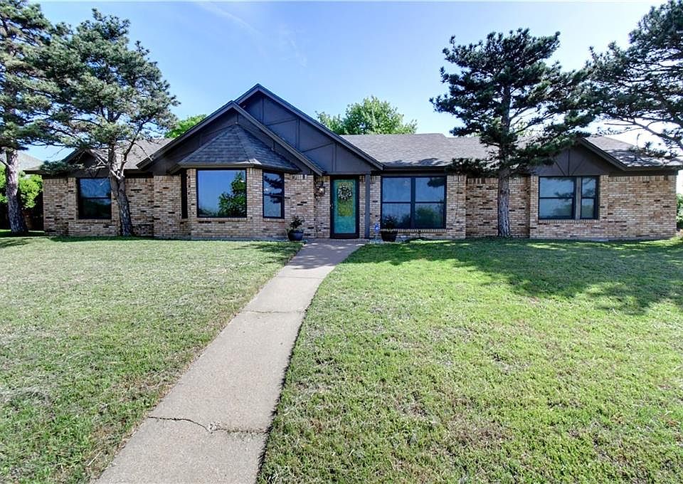 1st image of 300 Meadowhill Dr