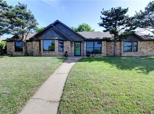 300 Meadowhill Dr, Benbrook, TX 76126