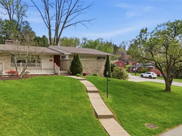 2675 Strathmore Ln, Bethel Park, PA 15102