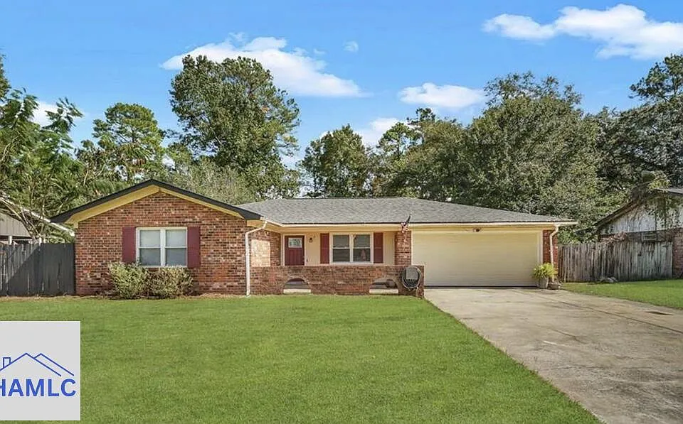 1042 Live Oak Dr