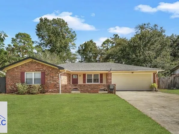 1042 Live Oak Dr, Hinesville, GA 31313