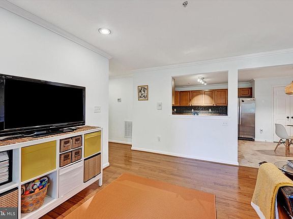 4th image of 12 Joanna Ct