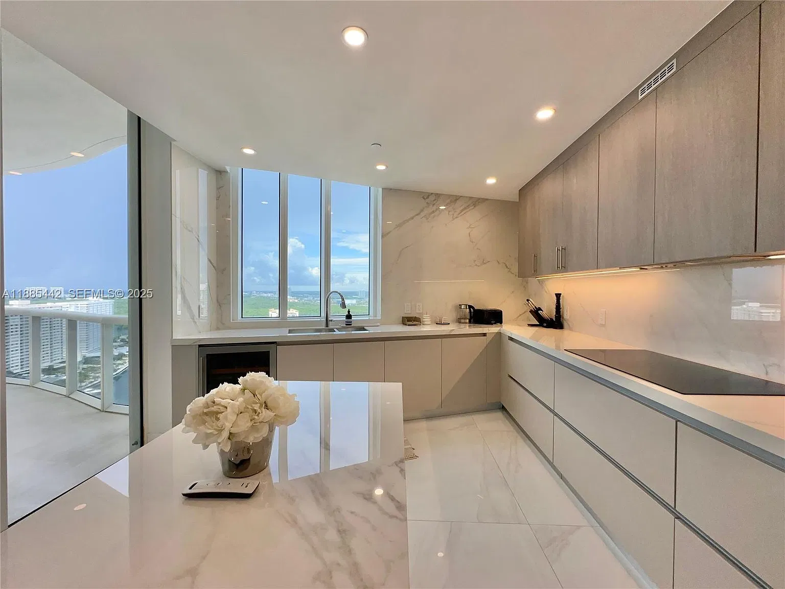 3 bed, 3.5 bath, 2327 sqft, $13,000 — Photo 2