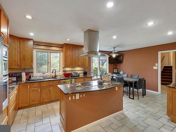 5th image of 7300 Deer Lake Ln