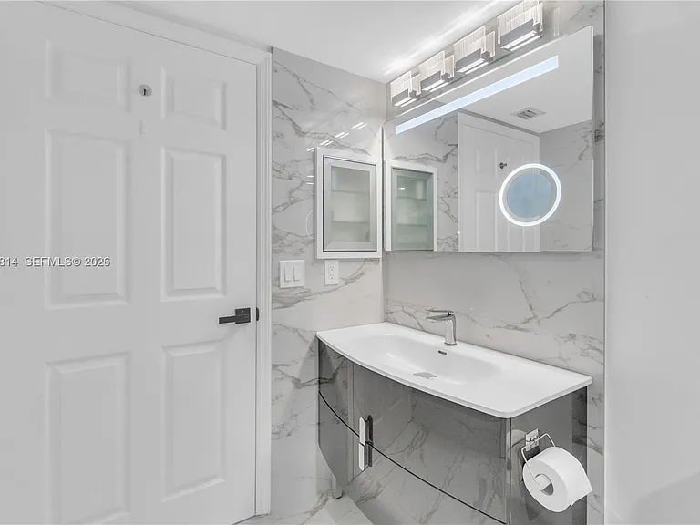 1155 Brickell Bay Dr #Penthouse 102 — Photo 32