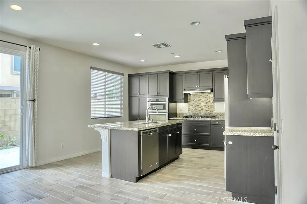 Building Photo - 1121 N Ventana Ln