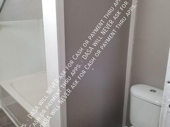 5th image of 126 Van Bergh Ave