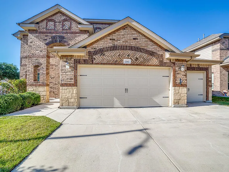12602 Emmett Grv — Photo 2