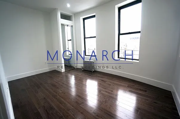 Rented by Monarch Realty Holdings | media 4