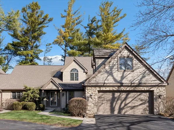 1076 Larkspur Ln, Darien, IL 60561