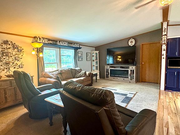 4th image of 2431 Genschaw Rd