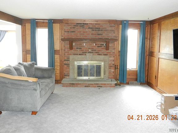 3rd image of 62 Deerchase Rd