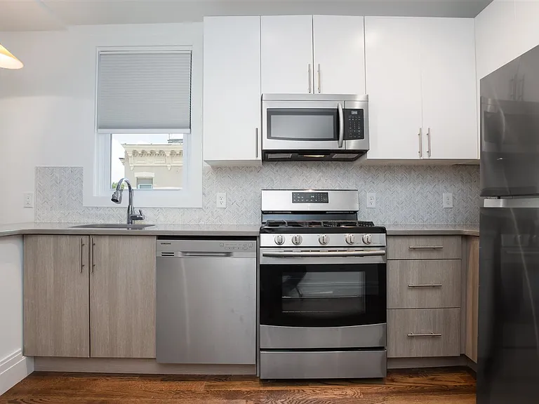 76 Bowers St #3 — Photo 2