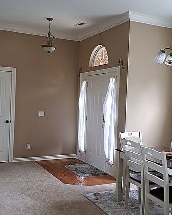 3rd image of 2807 Foxwood Dr
