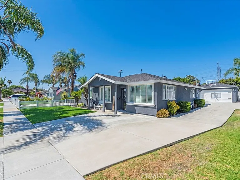 18417 Glenburn Ave — Photo 37