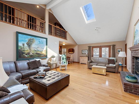 5th image of 4821 Woodland Ave