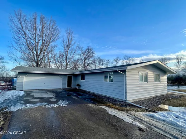 221 Canberra Ct, Emerado, ND 58228