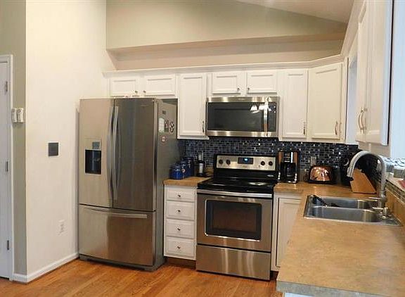 4th image of 382 Western Ln