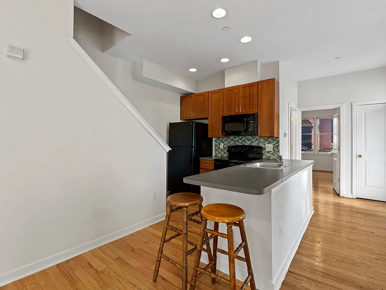 1643 Fitzwater St #A — Photo 4