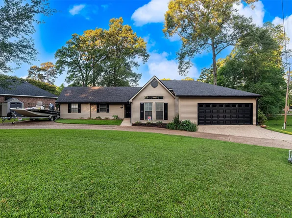 2275 Woodstone Dr, Benton, LA 71006