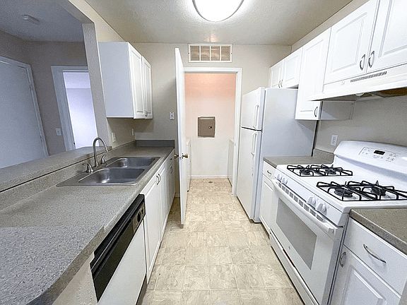 Apartment with Dishwasher!
