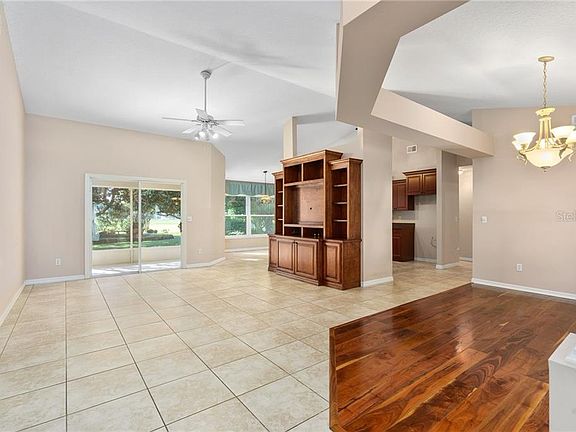 3rd image of 236 Valley Edge Dr