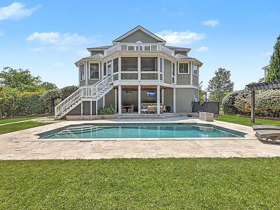 4th image of 1040 Rivershore Rd