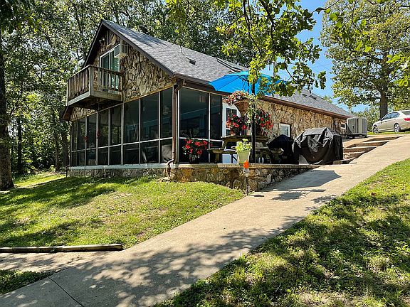 2nd image of 542 Sun Valley Dr