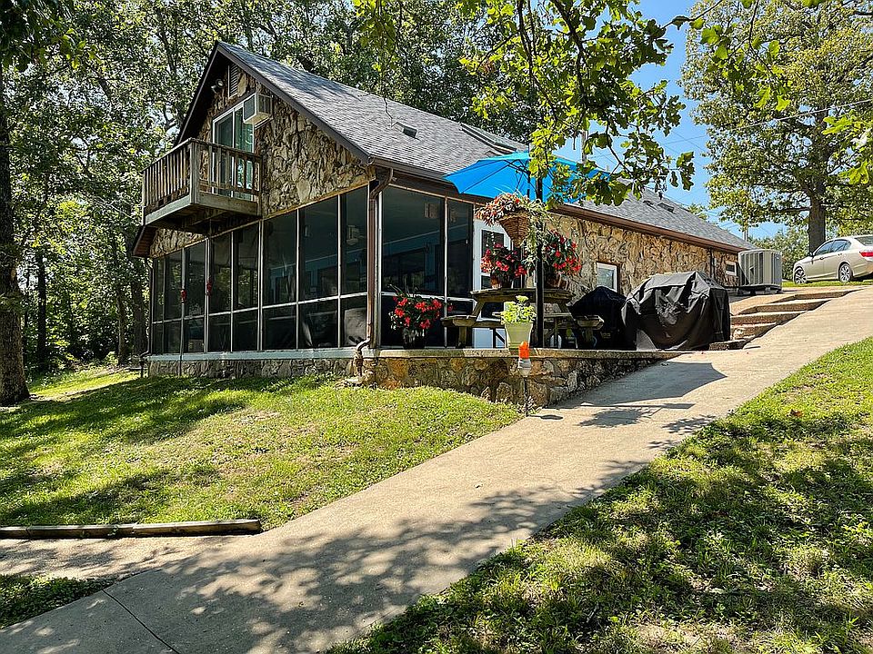 side view, lower entry